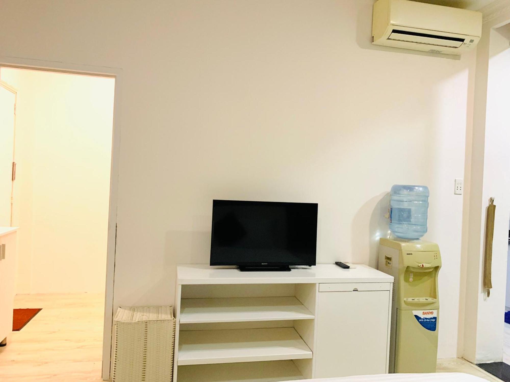 Indo Serviced Apartment Хошимин Экстерьер фото