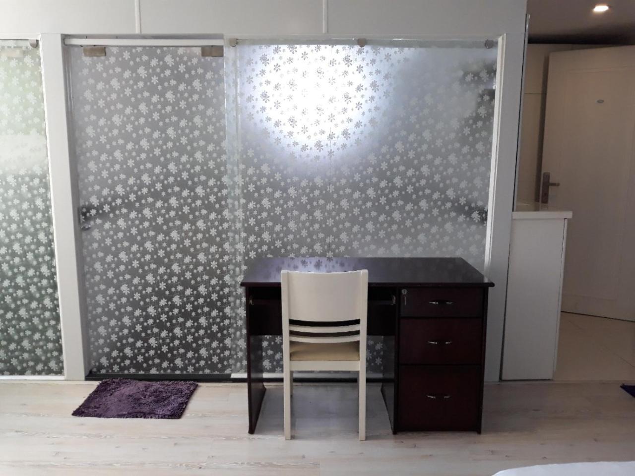 Indo Serviced Apartment Хошимин Экстерьер фото